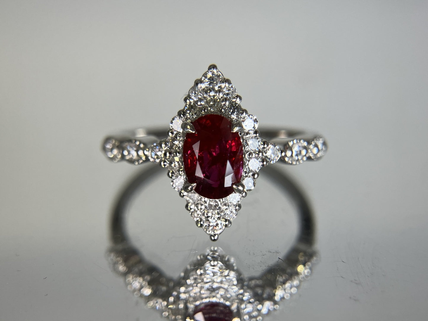 ルビー 0.93ct Pigeon blood NoHeat AIGS鑑別書 D0.31ct PT900 4.3g 指輪 （JP13号） サイズ直し無料 8586K