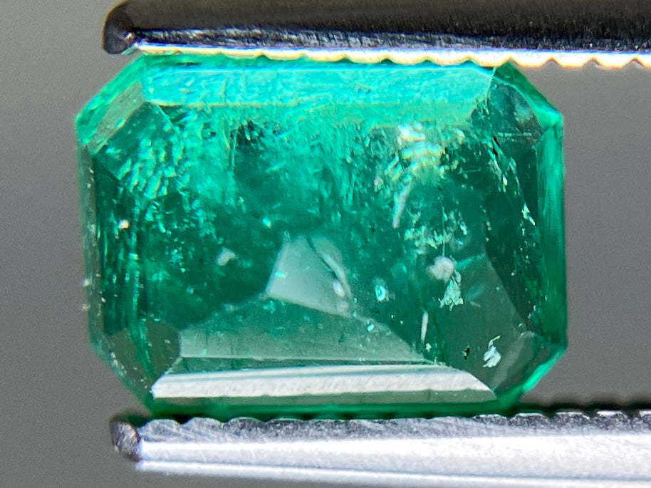 エメラルド 天然 1.337ct 宝石ソーティング付き 7.1㎜×5.4㎜×4.4㎜ ルース（ 裸石 ） 8265YY