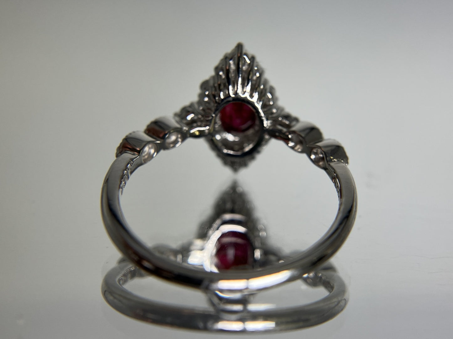 ルビー 0.93ct Pigeon blood NoHeat AIGS鑑別書 D0.31ct PT900 4.3g 指輪 （JP13号） サイズ直し無料 8586K