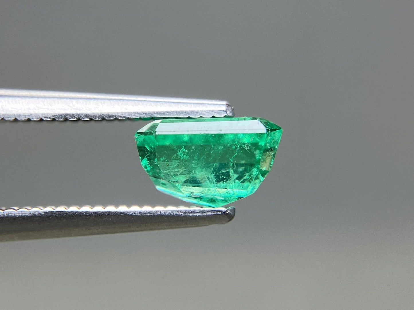 エメラルド 天然 1.337ct 宝石ソーティング付き 7.1㎜×5.4㎜×4.4㎜ ルース（ 裸石 ） 8265YY