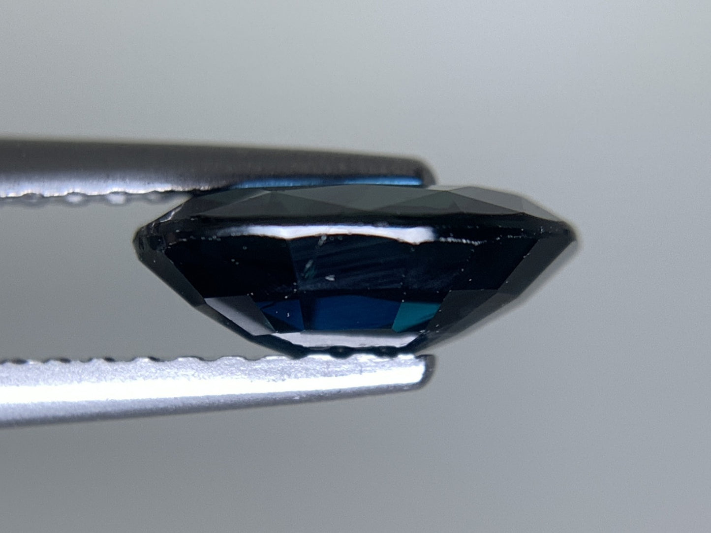 サファイア 天然 1.848ct 宝石ソーティング付き 8.7㎜×6.7㎜×3.3㎜ ルース（ 裸石 ） 8038Y