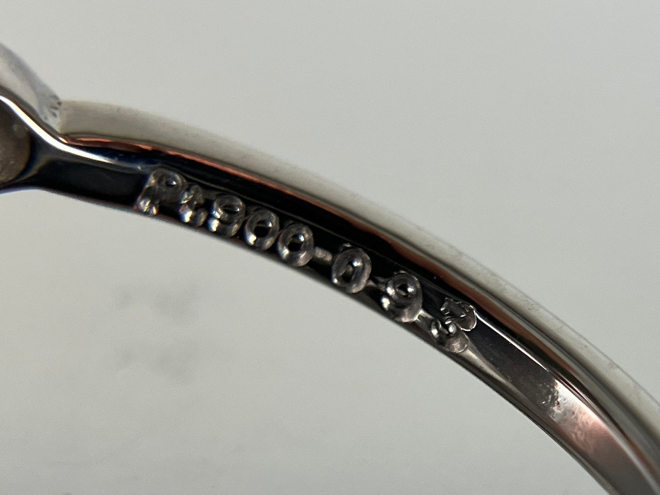 ルビー 0.93ct Pigeon blood NoHeat AIGS鑑別書 D0.31ct PT900 4.3g 指輪 （JP13号） サイズ直し無料 8586K