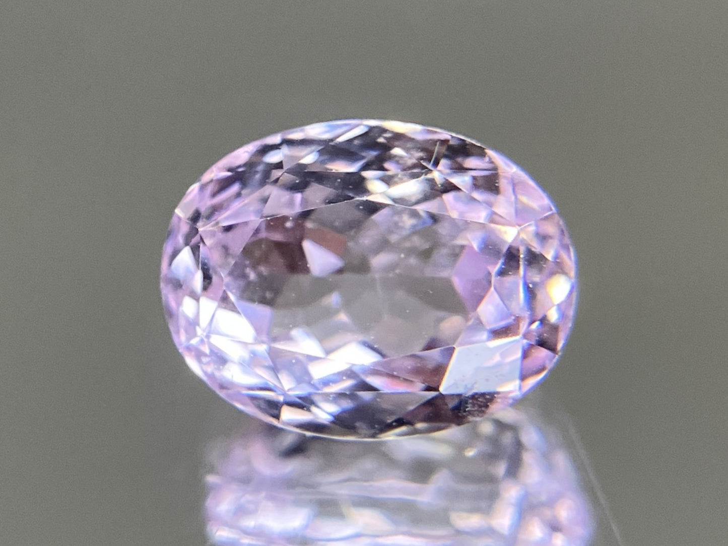 クンツァイト 天然  2.395ct  宝石ソーティング付き  8.5㎜×6.5㎜×5.1㎜  ルース（ 裸石 ）  5365YY