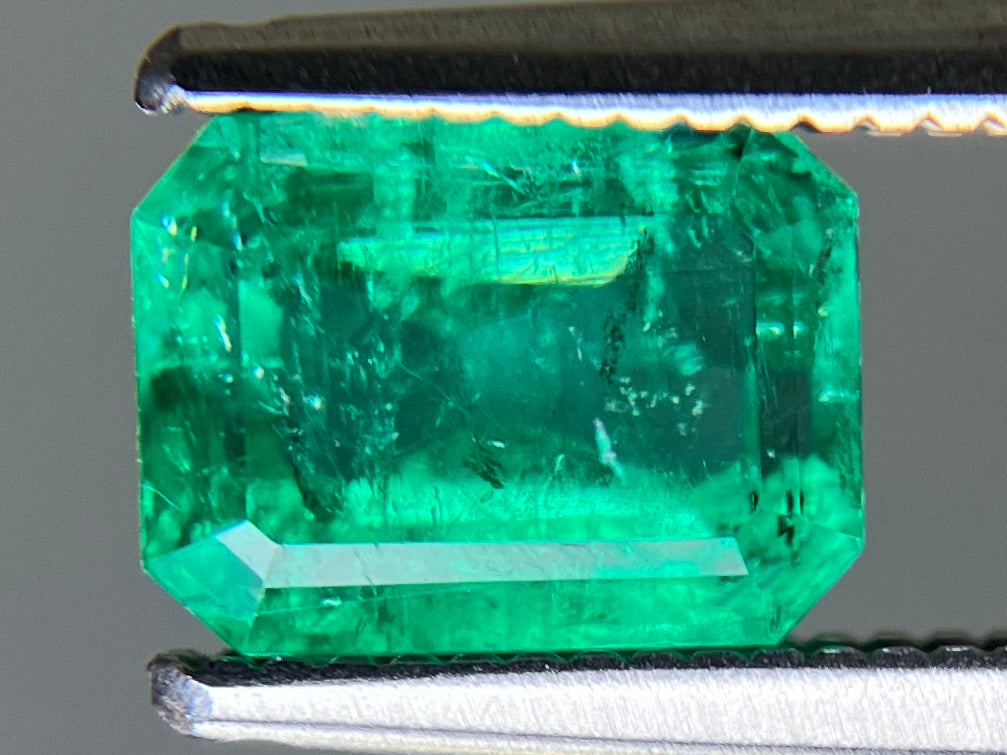 エメラルド 天然 1.337ct 宝石ソーティング付き 7.1㎜×5.4㎜×4.4㎜ ルース（ 裸石 ） 8265YY