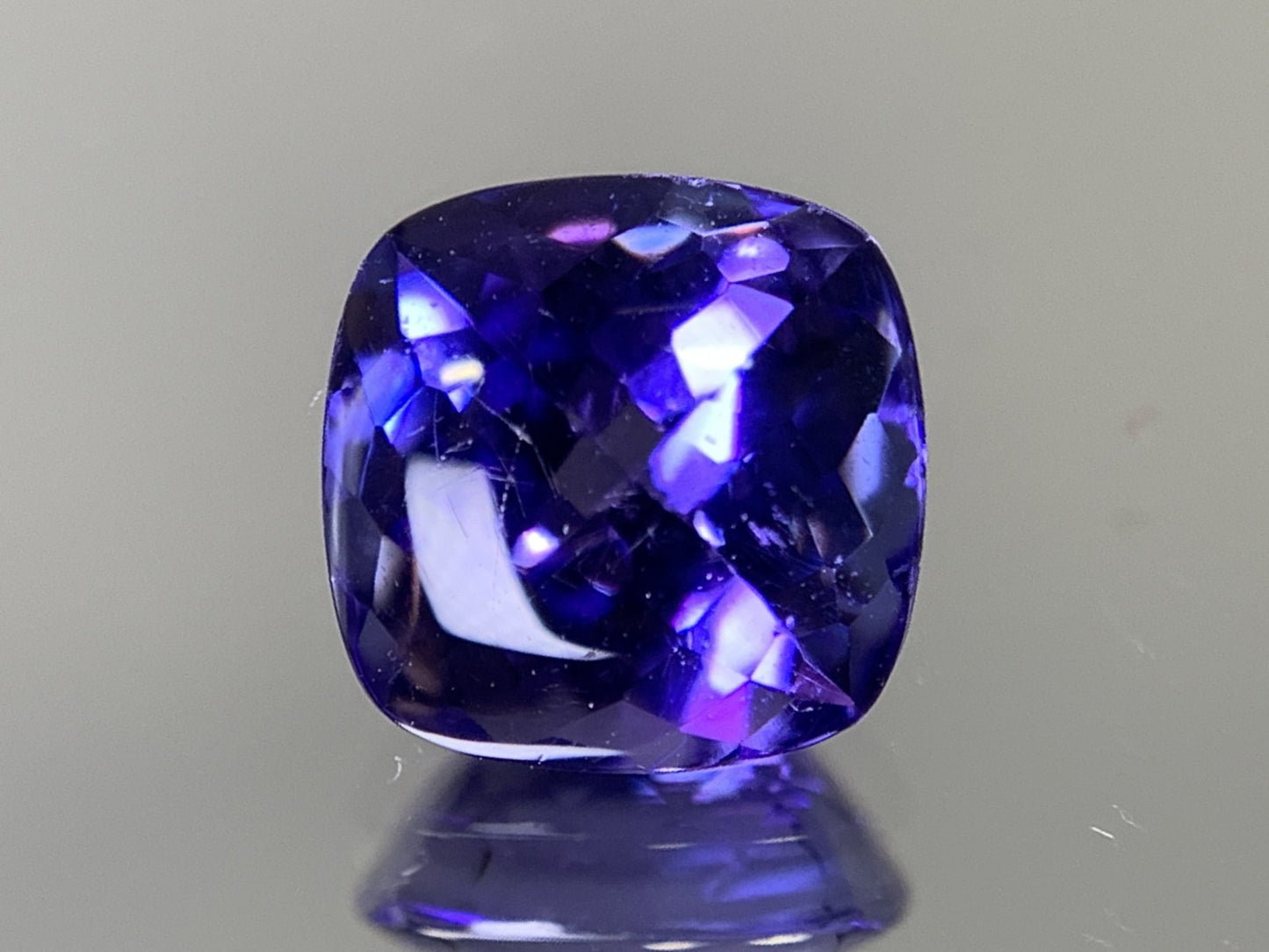 タンザナイト 1.763ct 宝石ソーティング付き  7.1㎜×7.1㎜×4.7㎜  ルース（ 裸石 ） 3176Y