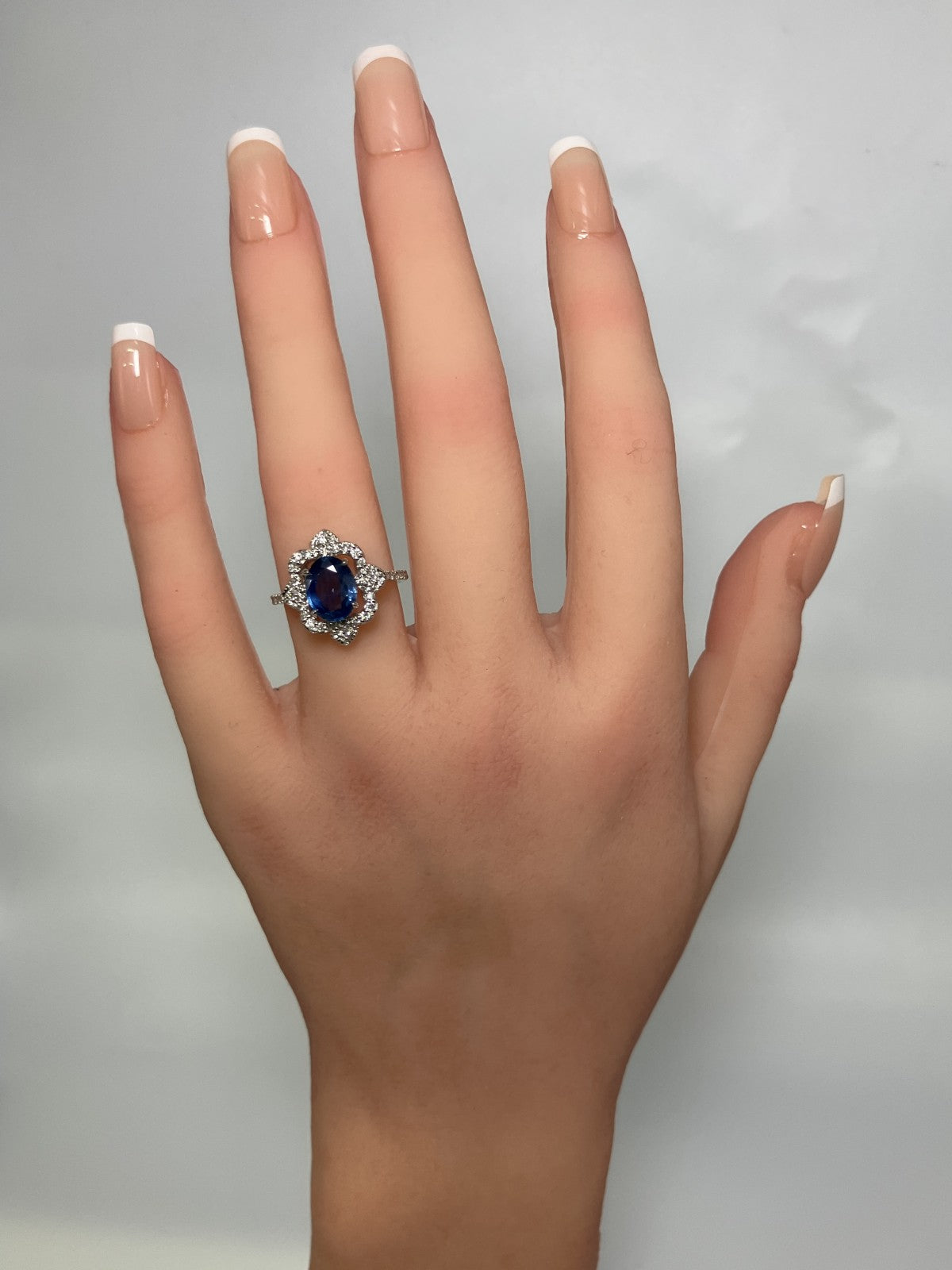 サファイア 1.92ct コンフラワーブルー Cornflower Blue AIGS鑑別書 D0.33ct PT900 5.0g 指輪 （JP13号） サイズ直し無料 8553K