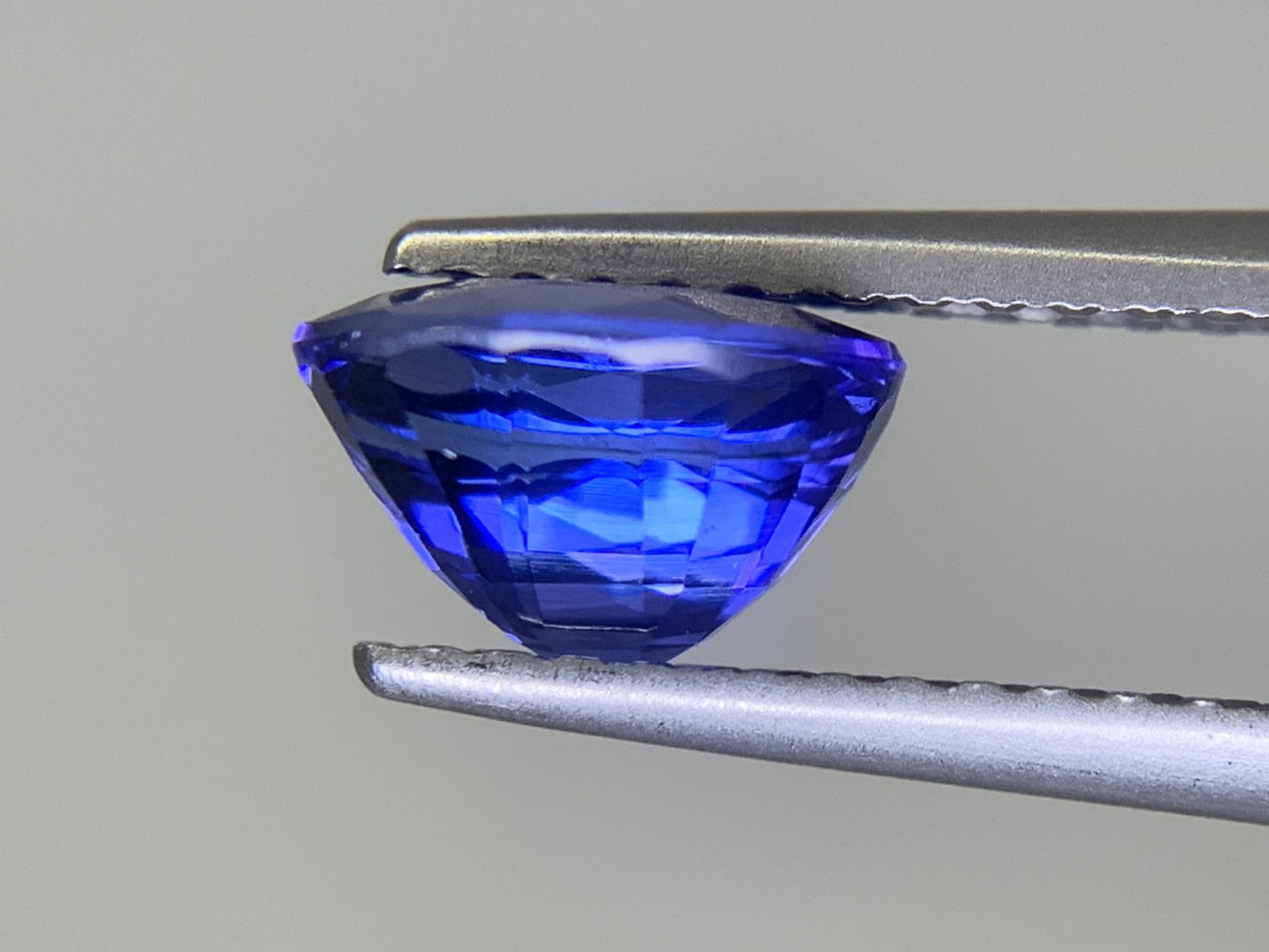 タンザナイト 1.286ct  宝石ソーティング付き  7.2㎜×5.6㎜×4.5㎜　  ルース（ 裸石 ） 2192Y