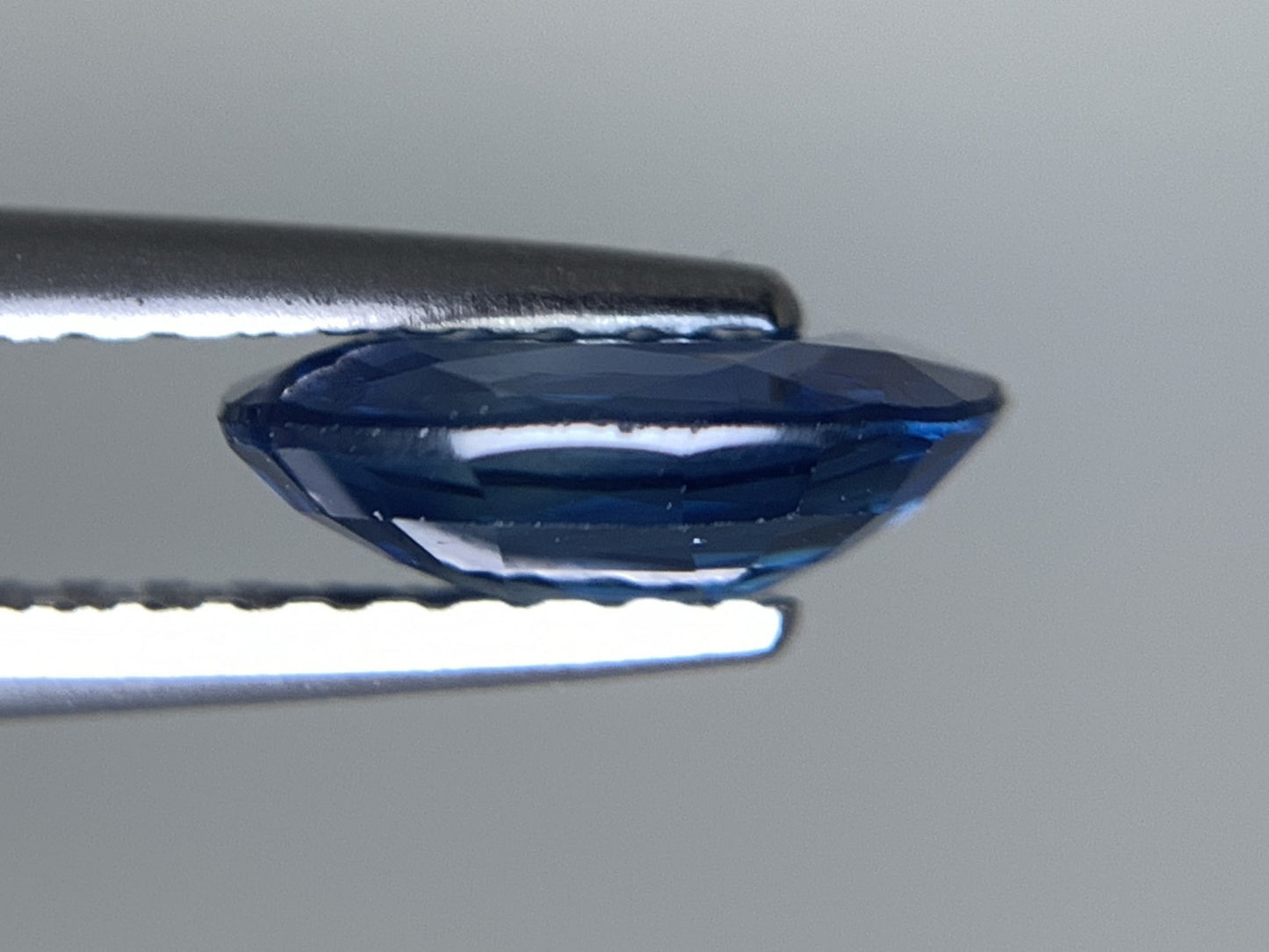 サファイア 天然 1.275ct 宝石ソーティング付き 7.7㎜×6.2㎜×2.7㎜ ルース（ 裸石 ） 8197Y