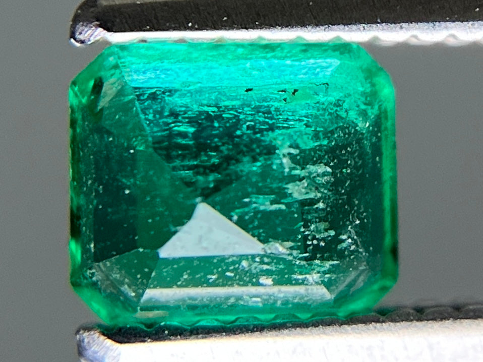 エメラルド 天然 0.533ct 宝石ソーティング付き 5.1㎜×4.4㎜×3.2㎜ ルース（ 裸石 ） 8246YY