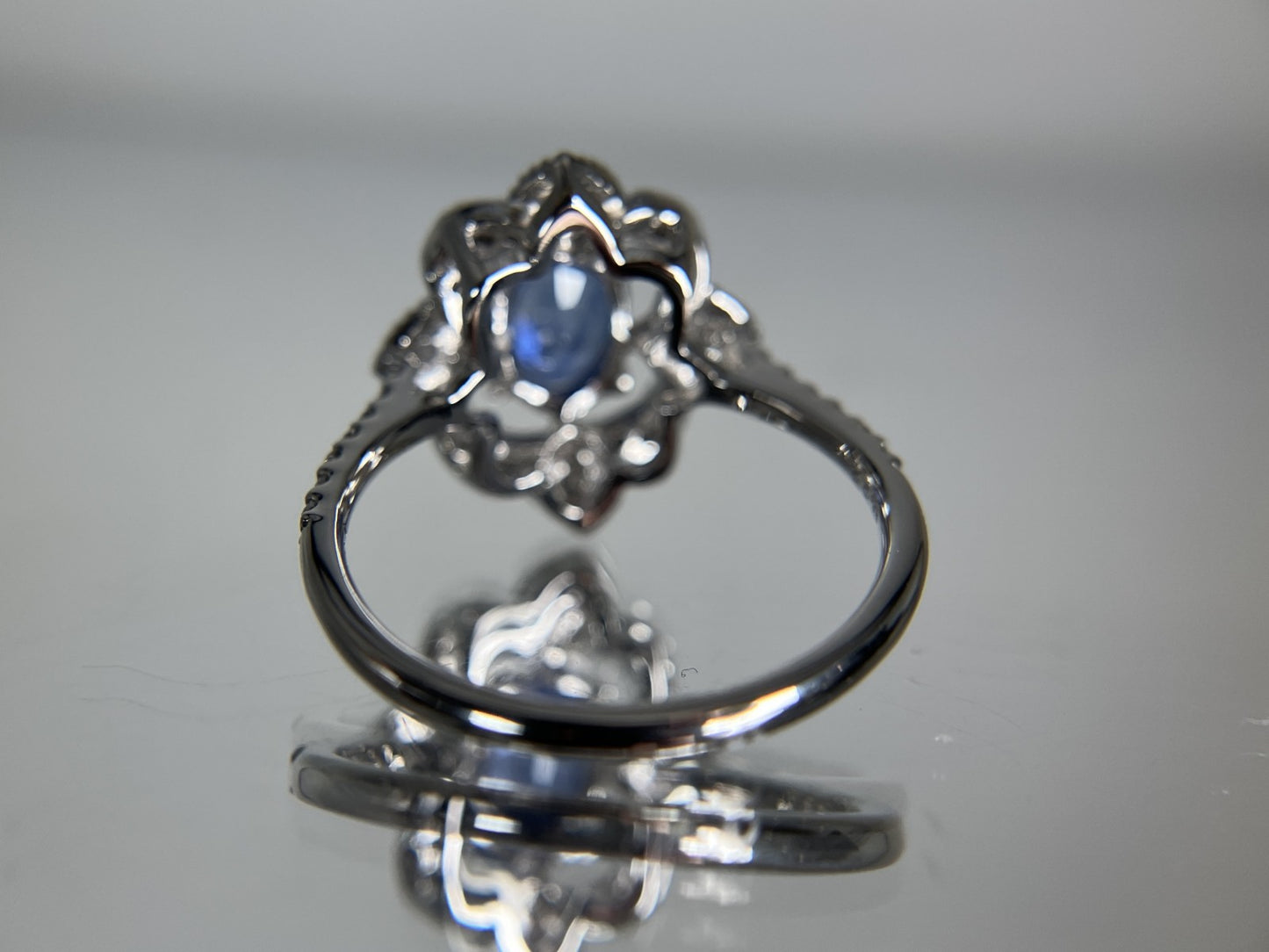 サファイア 1.51ct コンフラワーブルー Cornflower Blue AIGS鑑別書 D0.33ct PT900 4.9g 指輪 （JP13号） サイズ直し無料 8061K