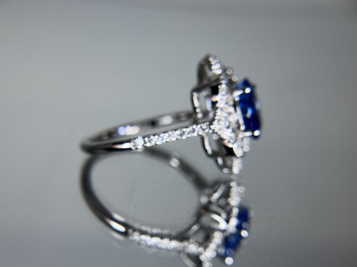 サファイア 1.51ct コンフラワーブルー Cornflower Blue AIGS鑑別書 D0.33ct PT900 4.9g 指輪 （JP13号） サイズ直し無料 8061K