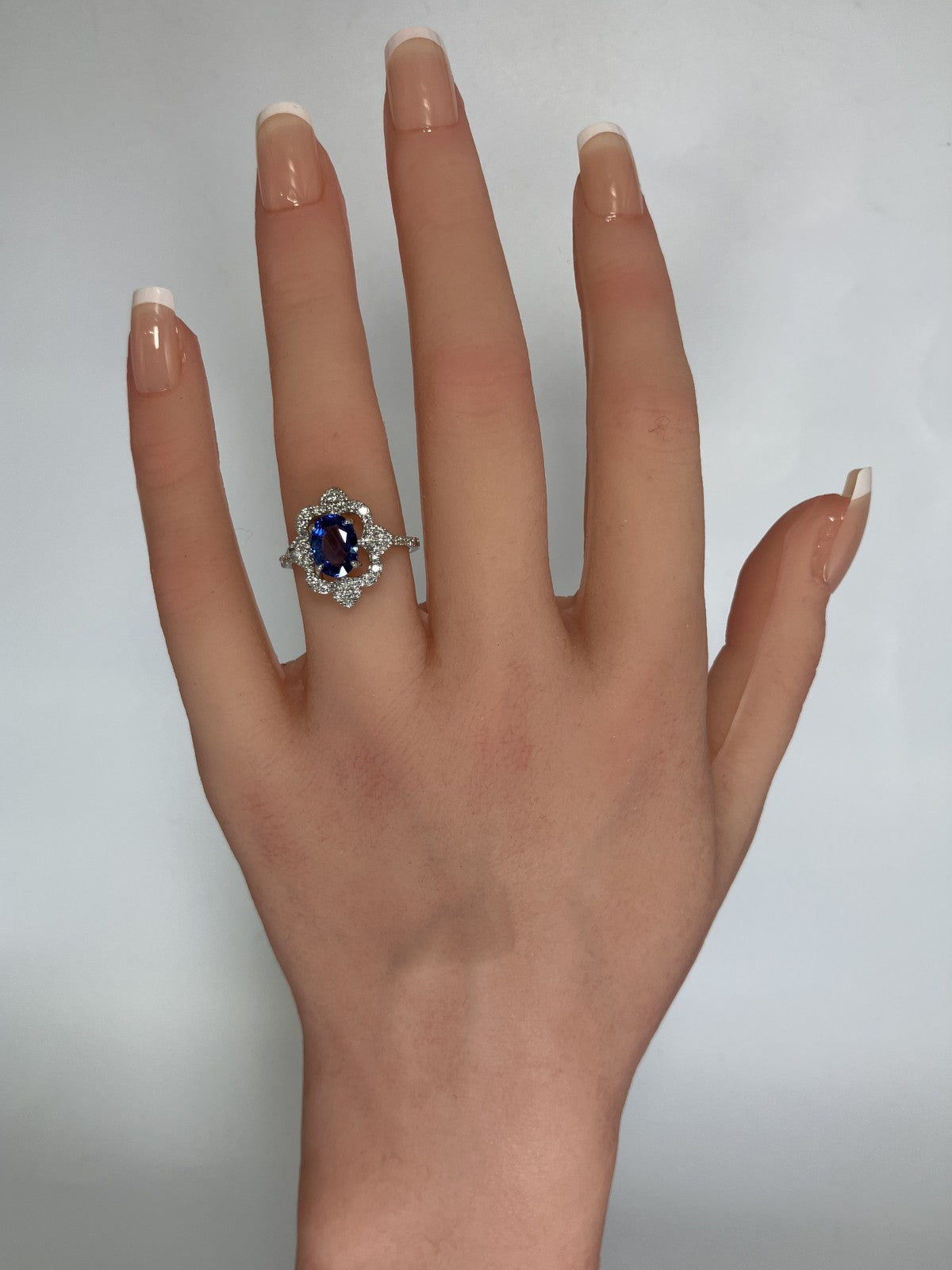 サファイア 1.51ct コンフラワーブルー Cornflower Blue AIGS鑑別書 D0.33ct PT900 4.9g 指輪 （JP13号） サイズ直し無料 8061K