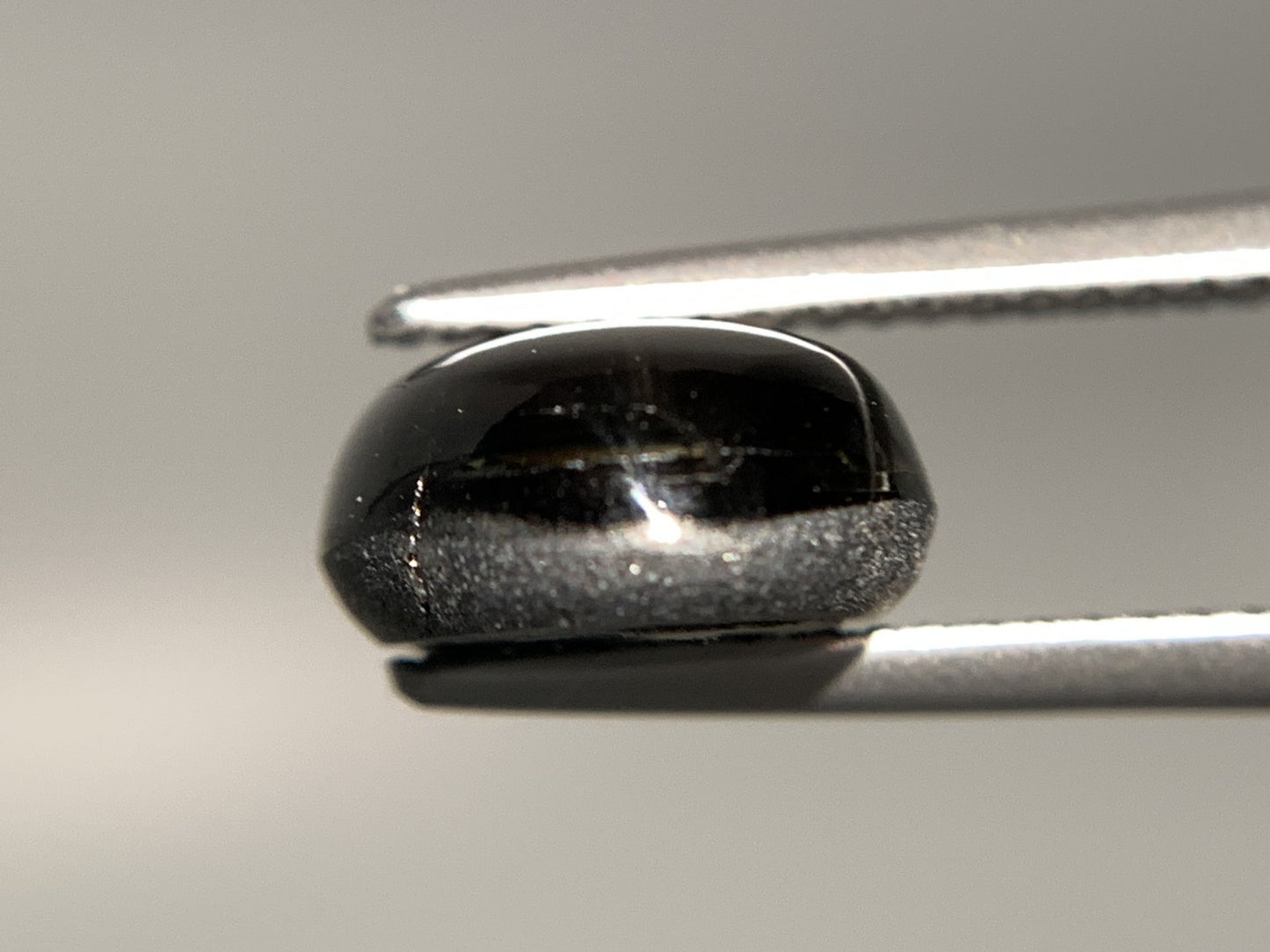 ブラックスターサファイア 天然 7.595ct 宝石ソーティング付き 11.9㎜×10.0㎜×5.2㎜ ルース（ 裸石 ） 7070Y