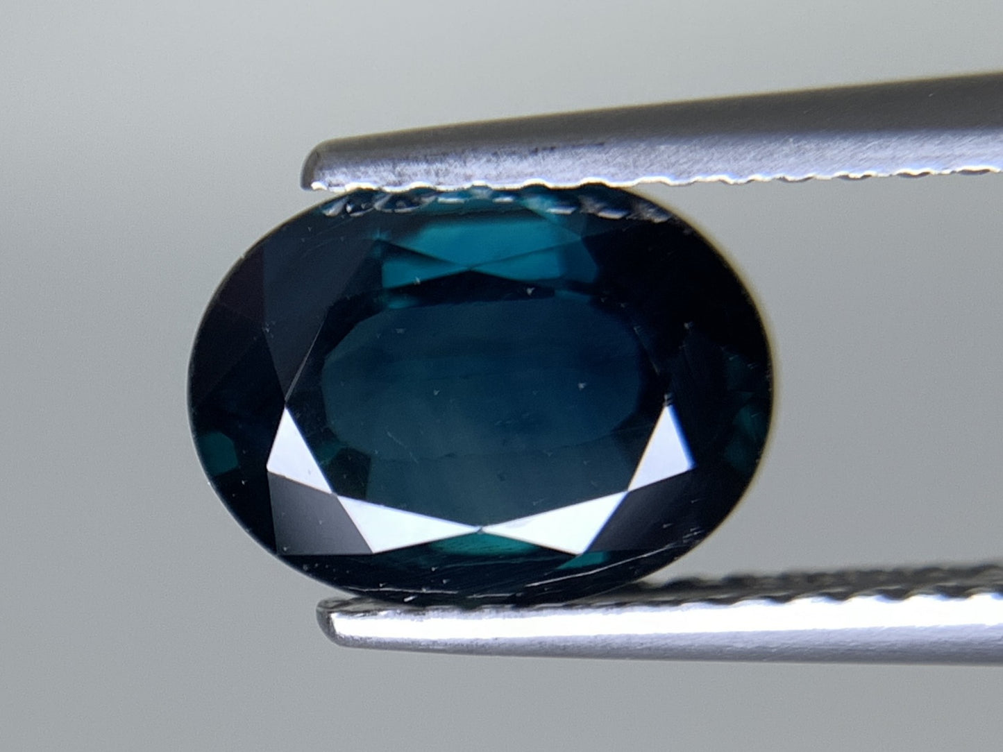 サファイア 天然 2.277ct 宝石ソーティング付き 8.9㎜×6.7㎜×3.6㎜ ルース（ 裸石 ） 8207Y