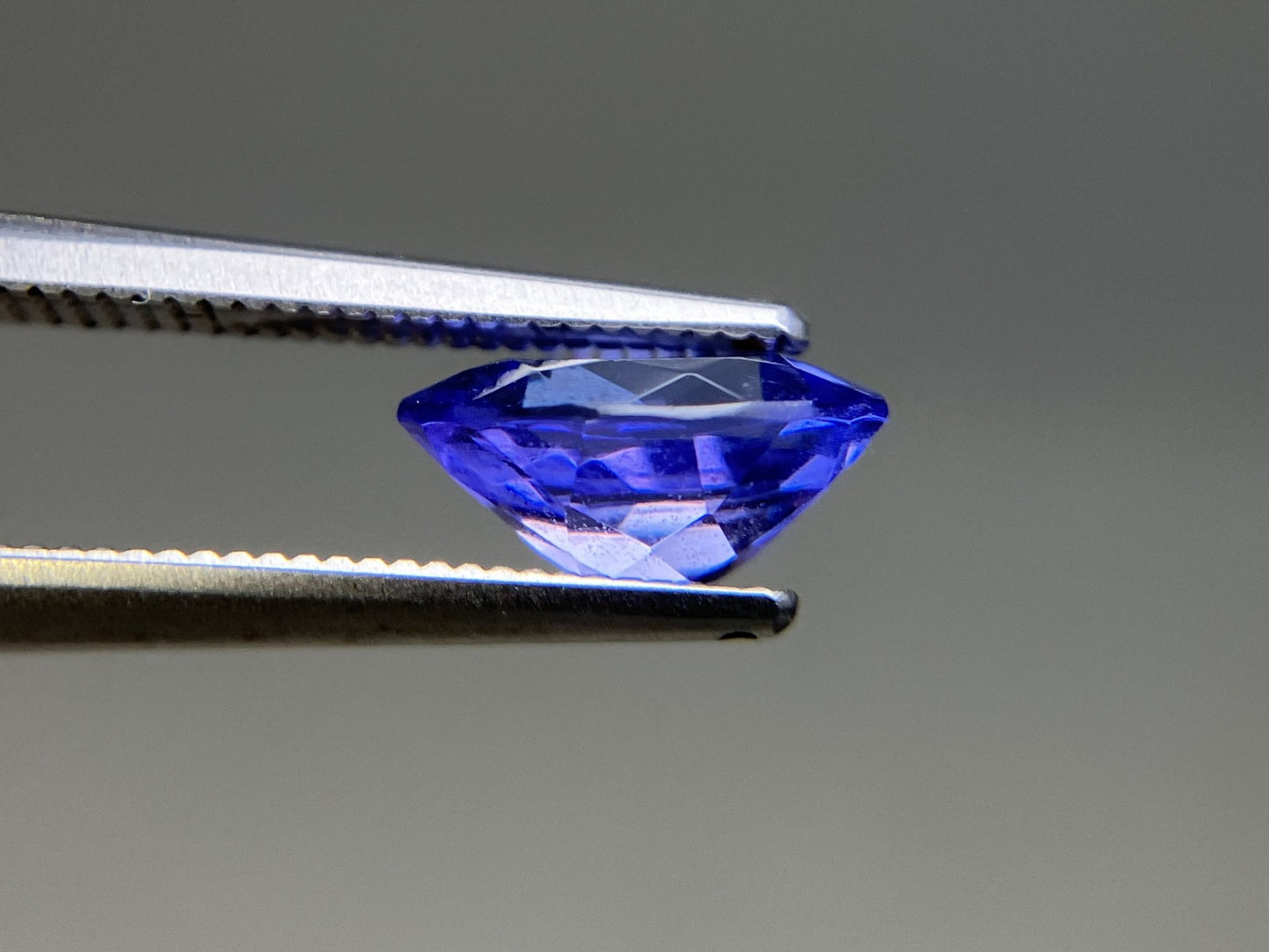 タンザナイト 天然 2.028ct 宝石ソーティング付き 9.2㎜×6.7㎜×4.4㎜ ルース（ 裸石 ） 5422YY