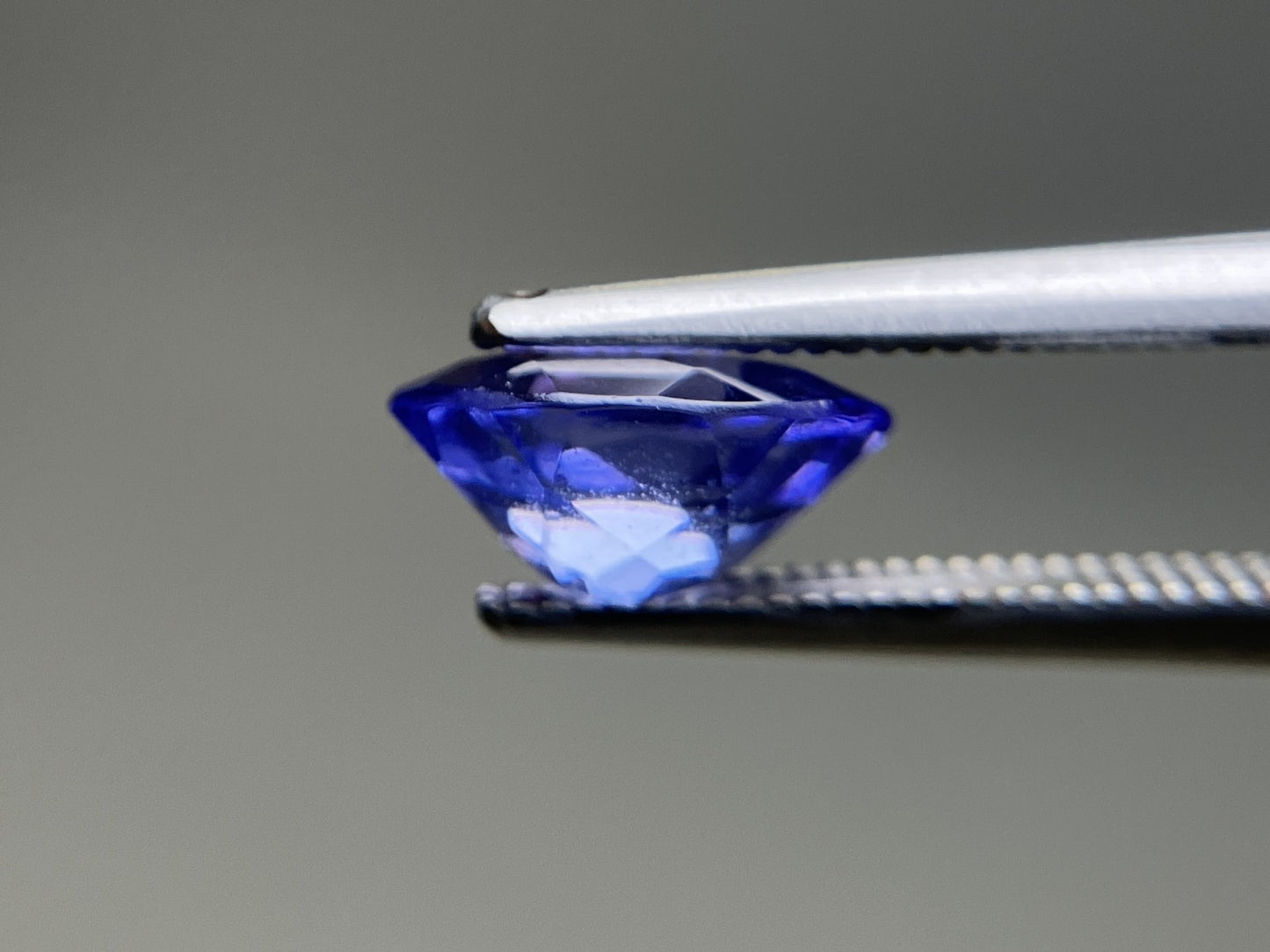 タンザナイト 天然 2.028ct 宝石ソーティング付き 9.2㎜×6.7㎜×4.4㎜ ルース（ 裸石 ） 5422YY