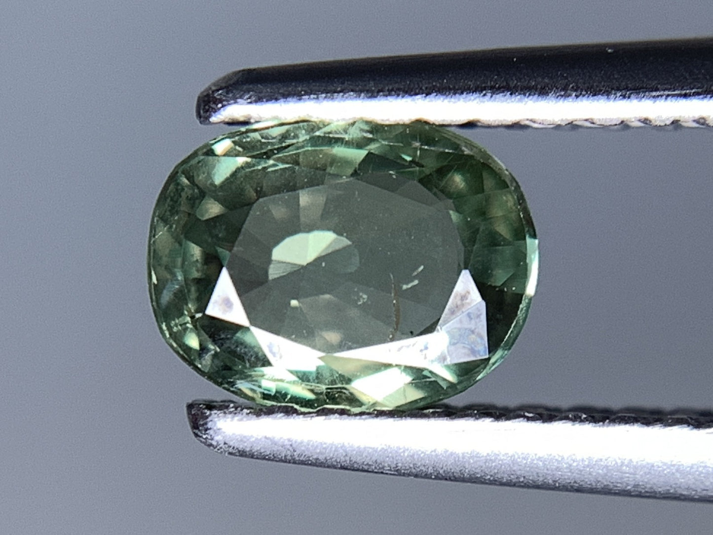 アレキサンドライト 天然 0.821ct 宝石ソーティング付き 6.3㎜×5.0㎜×2.7㎜ ルース（ 裸石 ） 7116Y