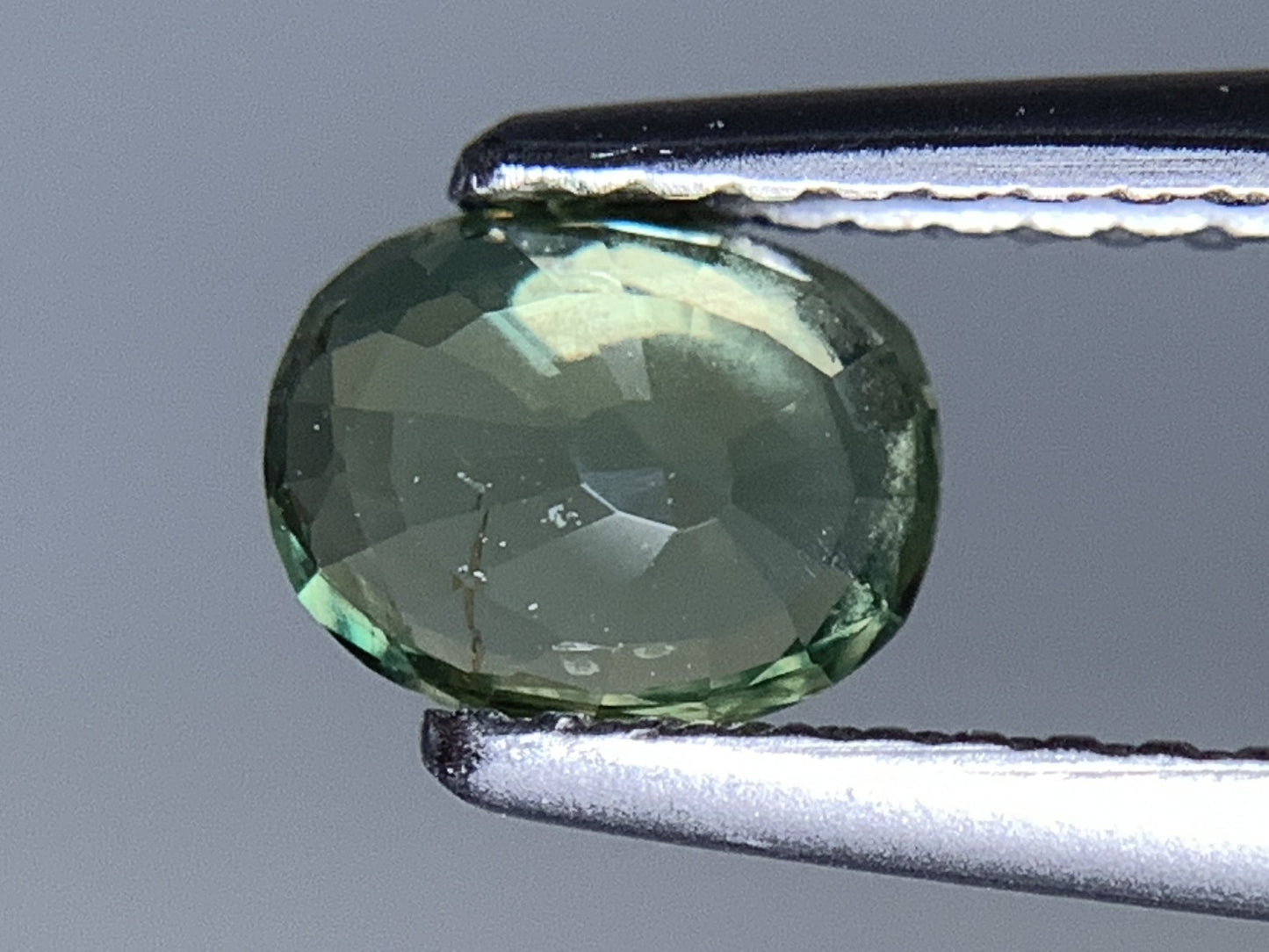 アレキサンドライト 天然 0.821ct 宝石ソーティング付き 6.3㎜×5.0㎜×2.7㎜ ルース（ 裸石 ） 7116Y