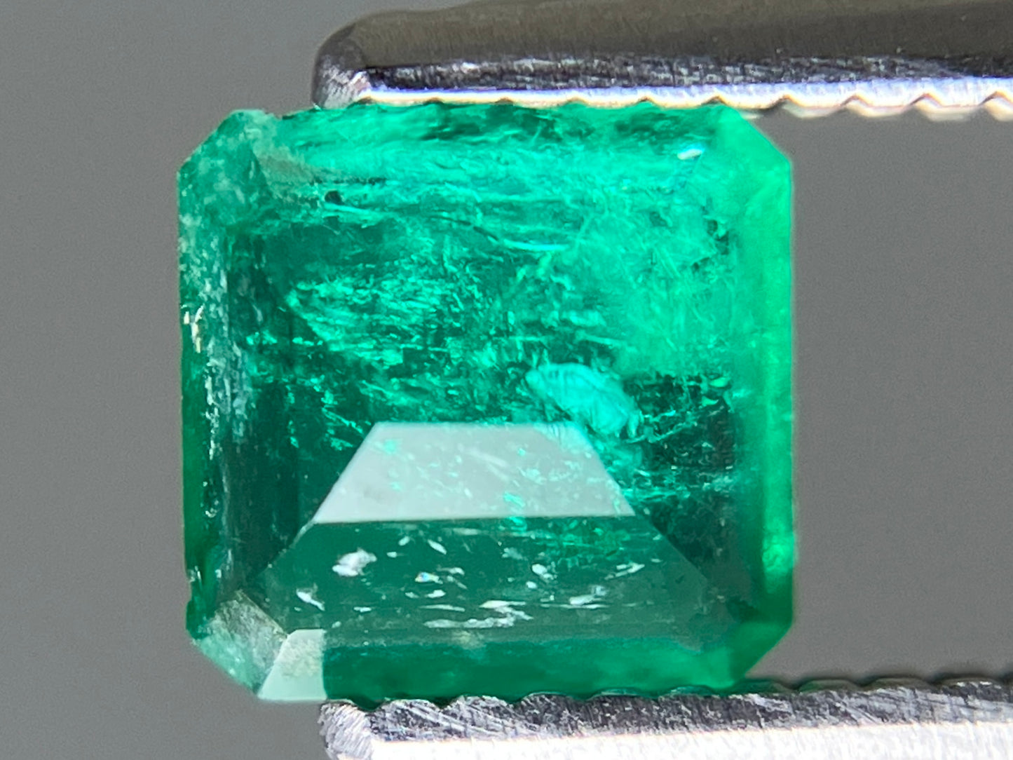 エメラルド 天然 0.568ct 宝石ソーティング付き 5.3㎜×5.1㎜×2.6㎜ ルース（ 裸石 ） 8291YY