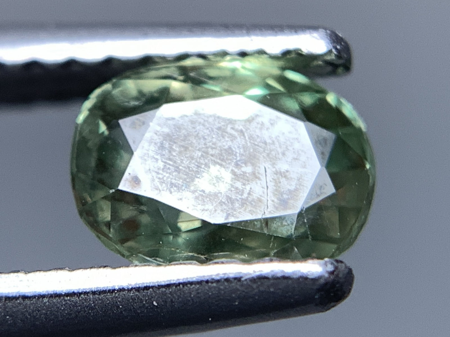 アレキサンドライト 天然 0.821ct 宝石ソーティング付き 6.3㎜×5.0㎜×2.7㎜ ルース（ 裸石 ） 7116Y