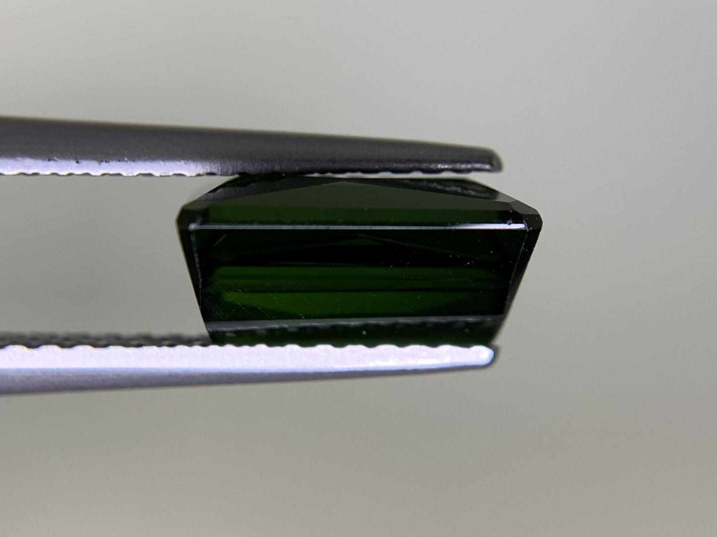 グリーントルマリン 3.040ct 宝石ソーティング付き  9.4㎜×7.4㎜×4.8㎜  ルース（ 裸石 ） 3243Y