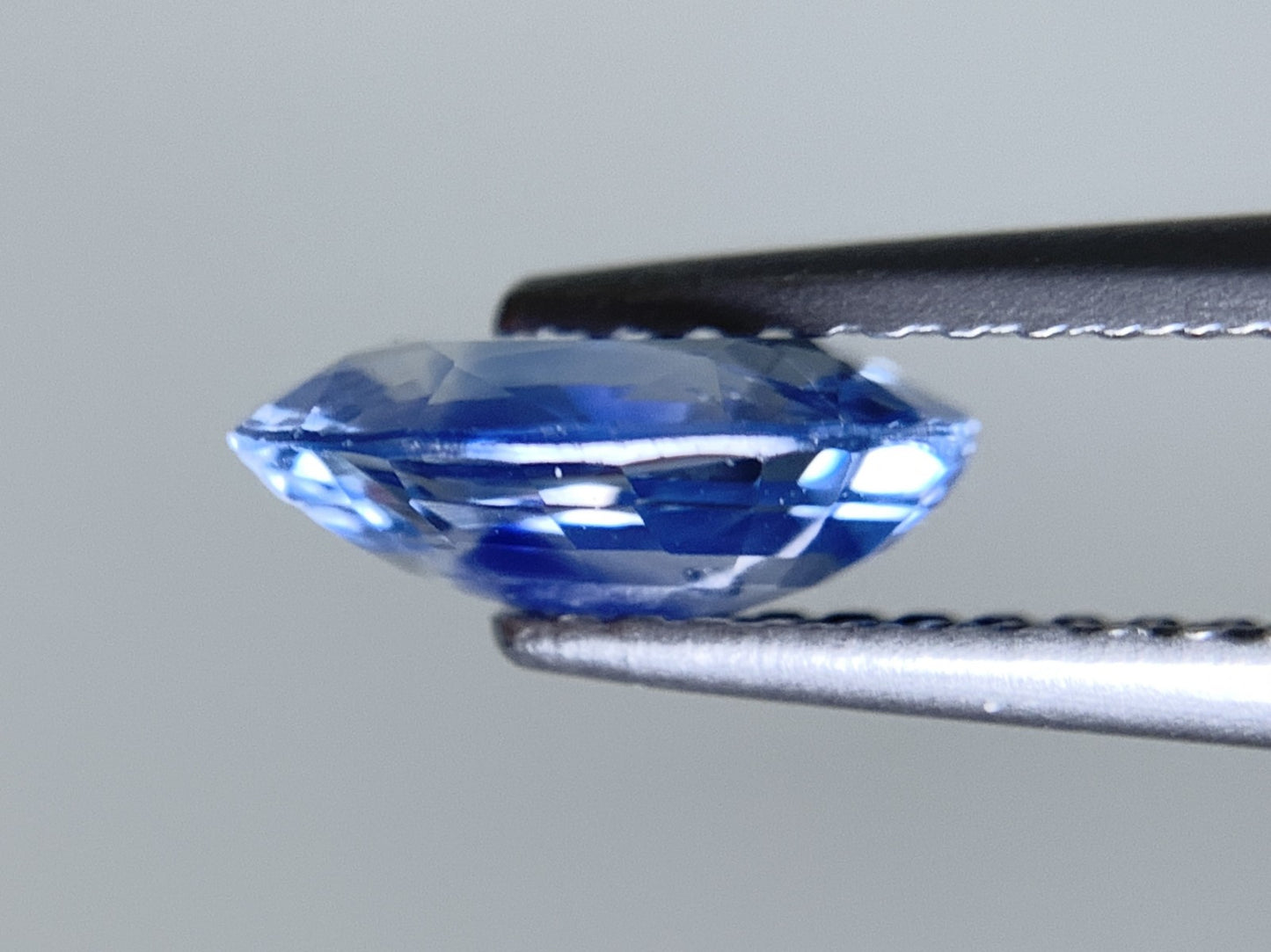 サファイア 天然 1.549ct 宝石ソーティング付き 8.3㎜×6.0㎜×3.1㎜ ルース（ 裸石 ） 6520Y