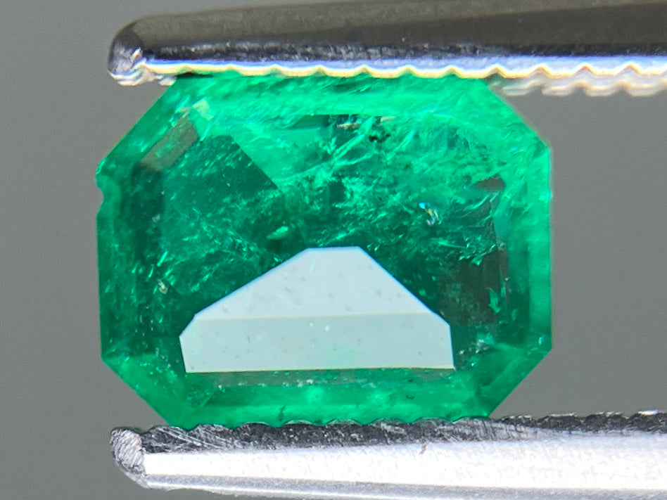 エメラルド 天然 0.565ct 宝石ソーティング付き 6.2㎜×4.9㎜×2.6㎜ ルース（ 裸石 ） 8263YY
