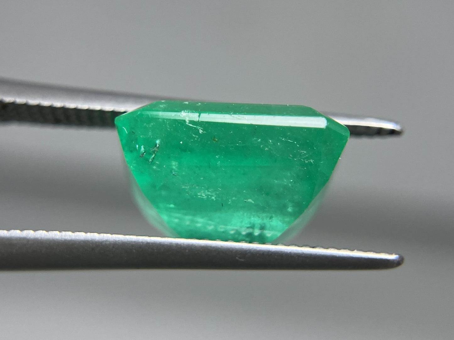 エメラルド 5.093ct 中央宝石ソーティング付き  11.00㎜×9.92㎜×6.49㎜  ルース（ 裸石 ） 3741YY