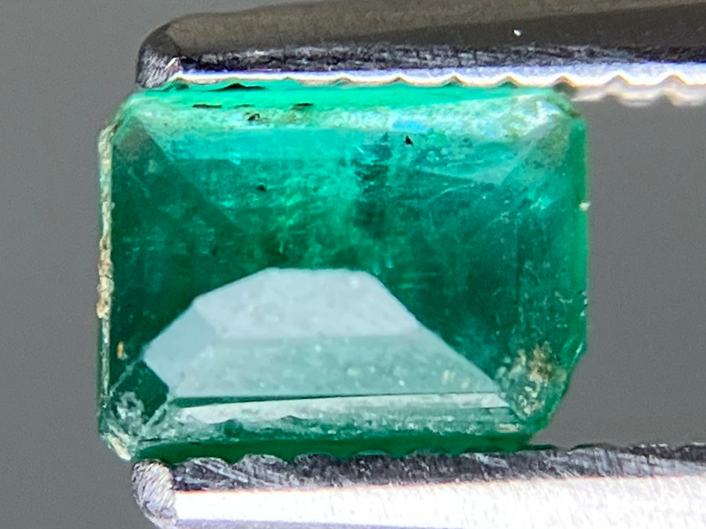エメラルド 天然 0.550ct 宝石ソーティング付き 5.4㎜×4.1㎜×2.9㎜ ルース（ 裸石 ） 8279YY