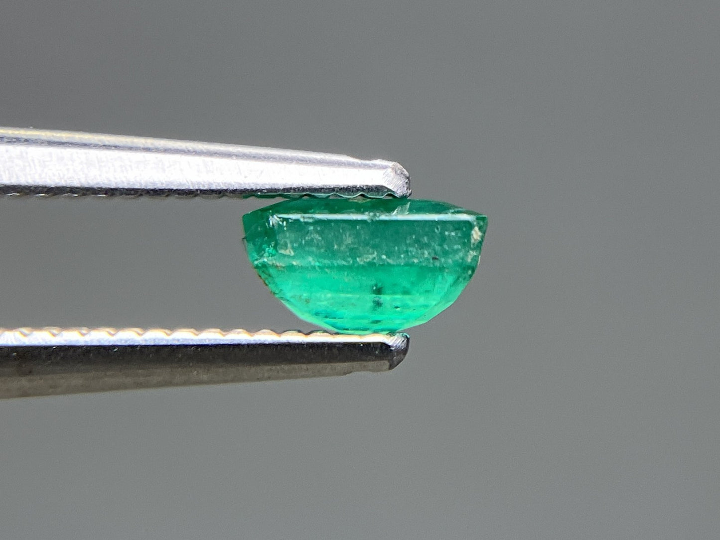 エメラルド 天然 0.550ct 宝石ソーティング付き 5.4㎜×4.1㎜×2.9㎜ ルース（ 裸石 ） 8279YY
