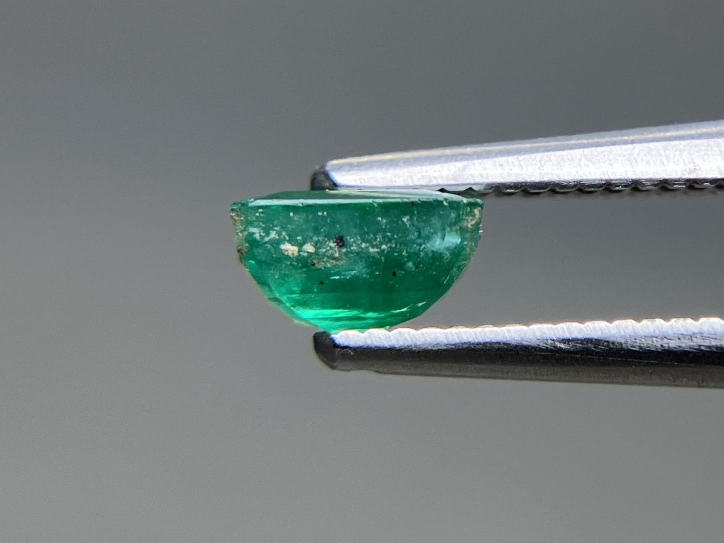 エメラルド 天然 0.550ct 宝石ソーティング付き 5.4㎜×4.1㎜×2.9㎜ ルース（ 裸石 ） 8279YY