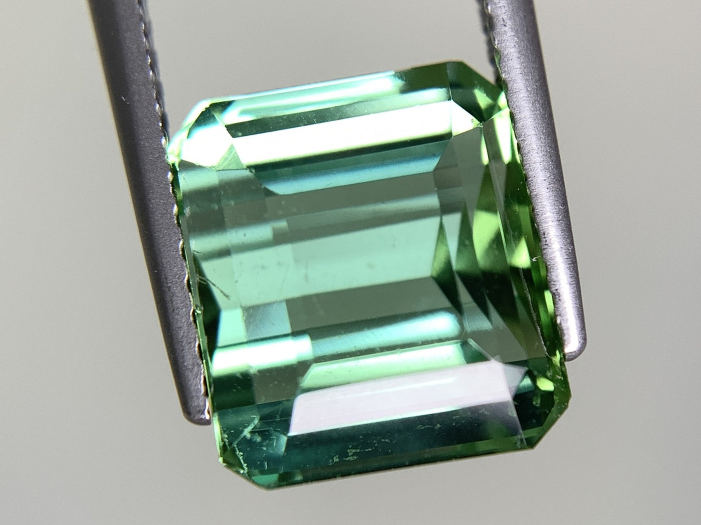グリーントルマリン 5.117ct  宝石ソーティング付き  10.1㎜×9.0㎜×6.2㎜  天然 ルース（ 裸石 ） 4681Y