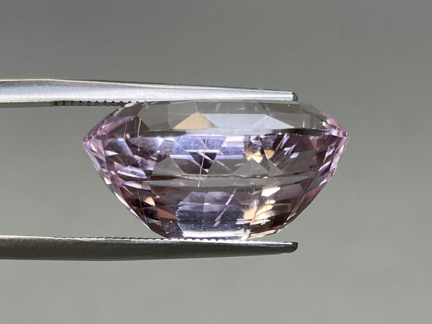 クンツァイト 天然 22.409ct 中央宝石ソーティング付き 20.70㎜×14.12㎜×10.72㎜ 天然 ルース（ 裸石 ） 5133YY