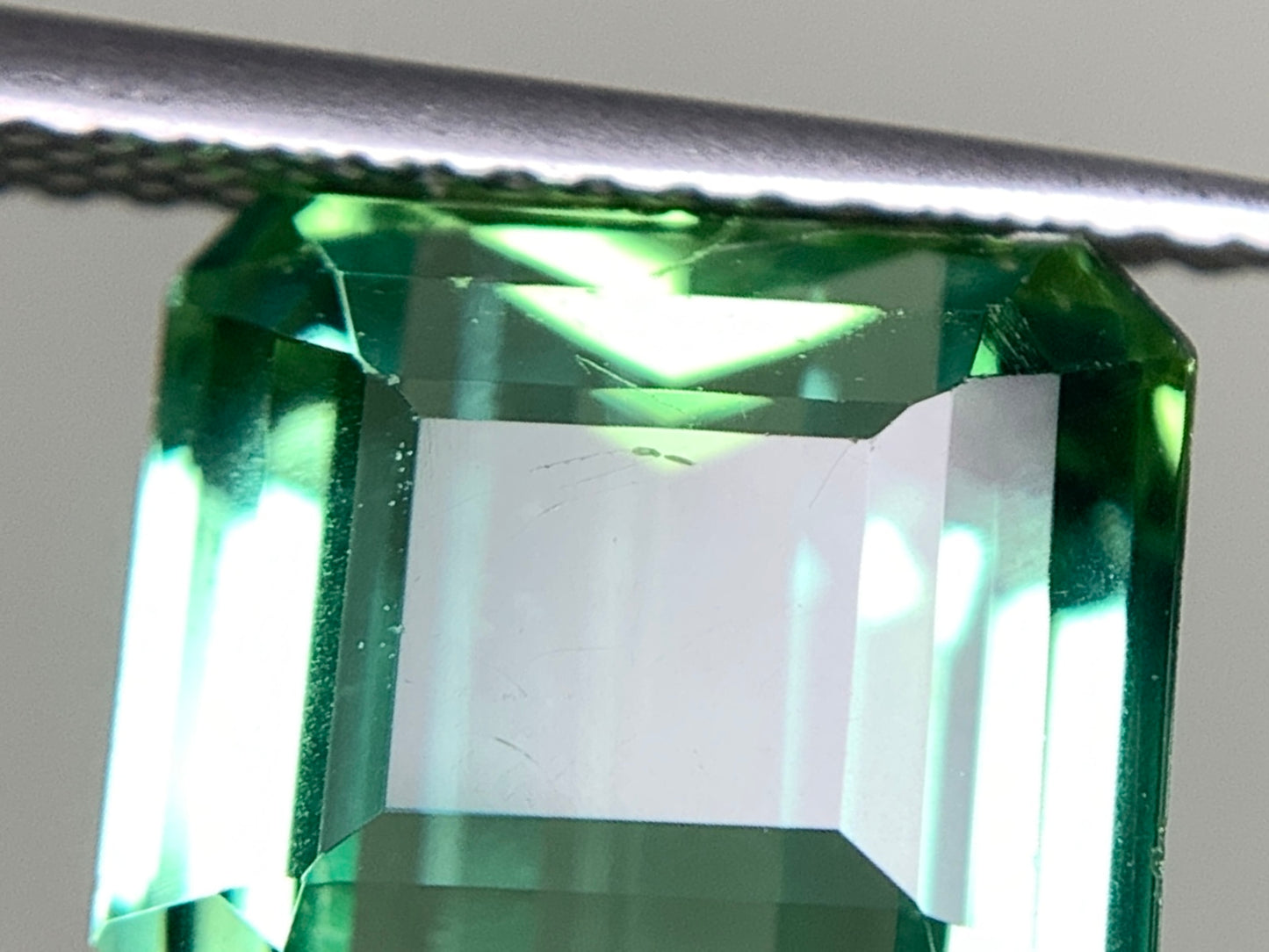 グリーントルマリン 5.117ct  宝石ソーティング付き  10.1㎜×9.0㎜×6.2㎜  天然 ルース（ 裸石 ） 4681Y