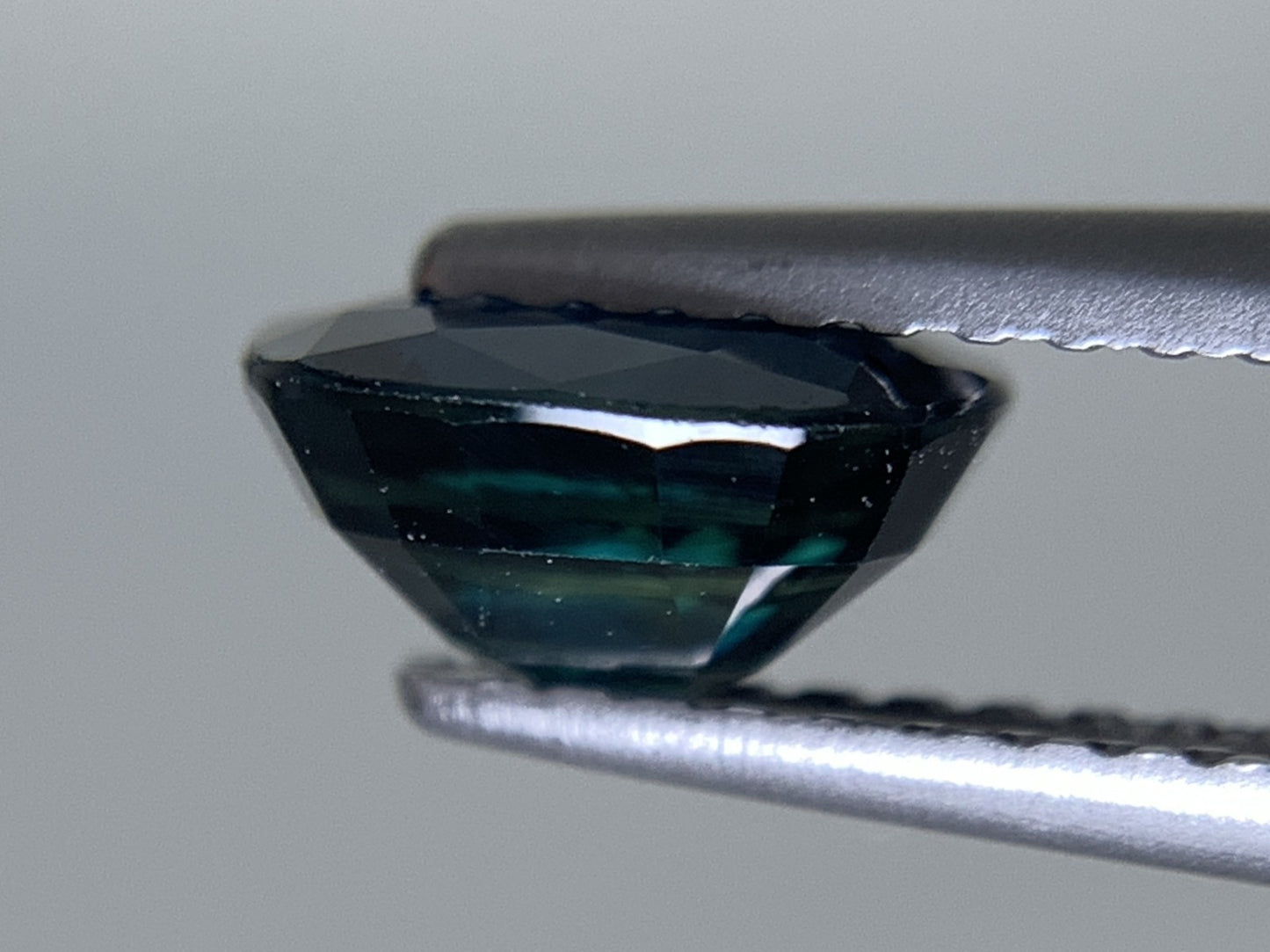 サファイア 天然 1.369ct 宝石ソーティング付き 7.1㎜×5.7㎜×3.6㎜ ルース（ 裸石 ） 8040Y