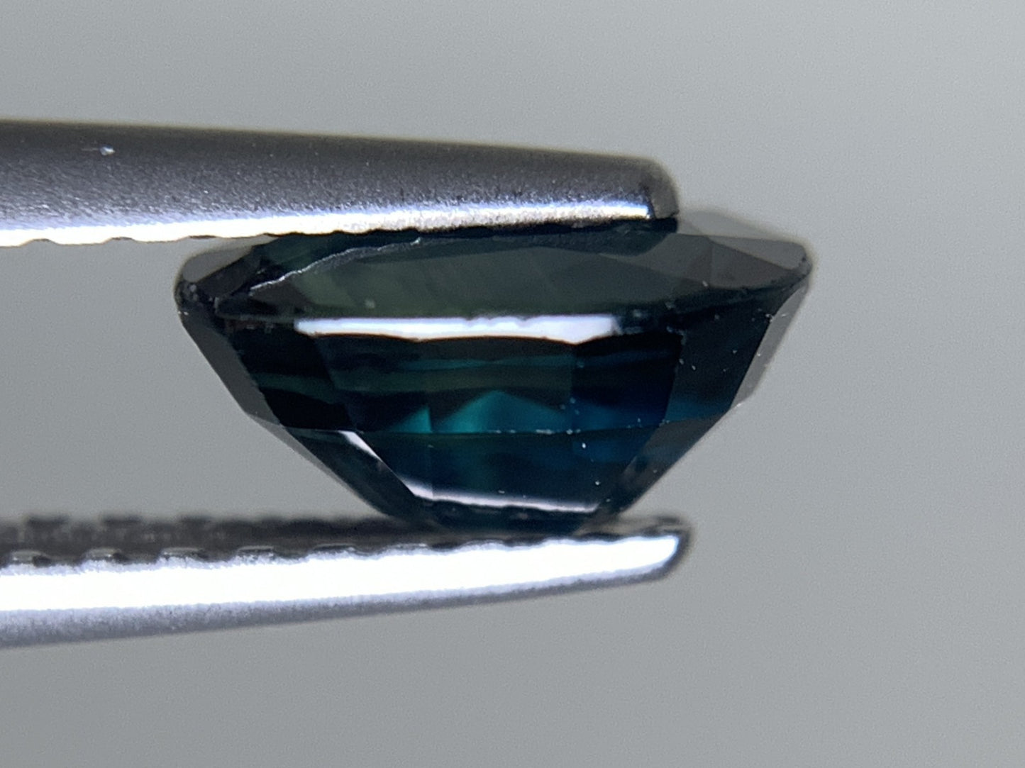 サファイア 天然 1.369ct 宝石ソーティング付き 7.1㎜×5.7㎜×3.6㎜ ルース（ 裸石 ） 8040Y