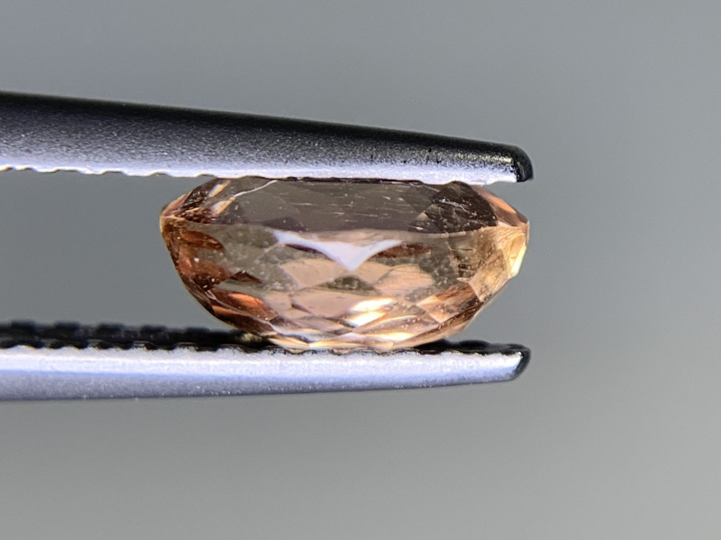 インペリアルトパーズ 1.083ct  宝石ソーティング付き  7.0㎜×5.2㎜×3.4㎜　  ルース（ 裸石 ） 1795Y