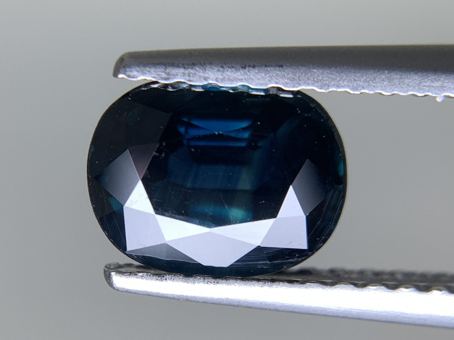 サファイア 天然 1.369ct 宝石ソーティング付き 7.1㎜×5.7㎜×3.6㎜ ルース（ 裸石 ） 8040Y