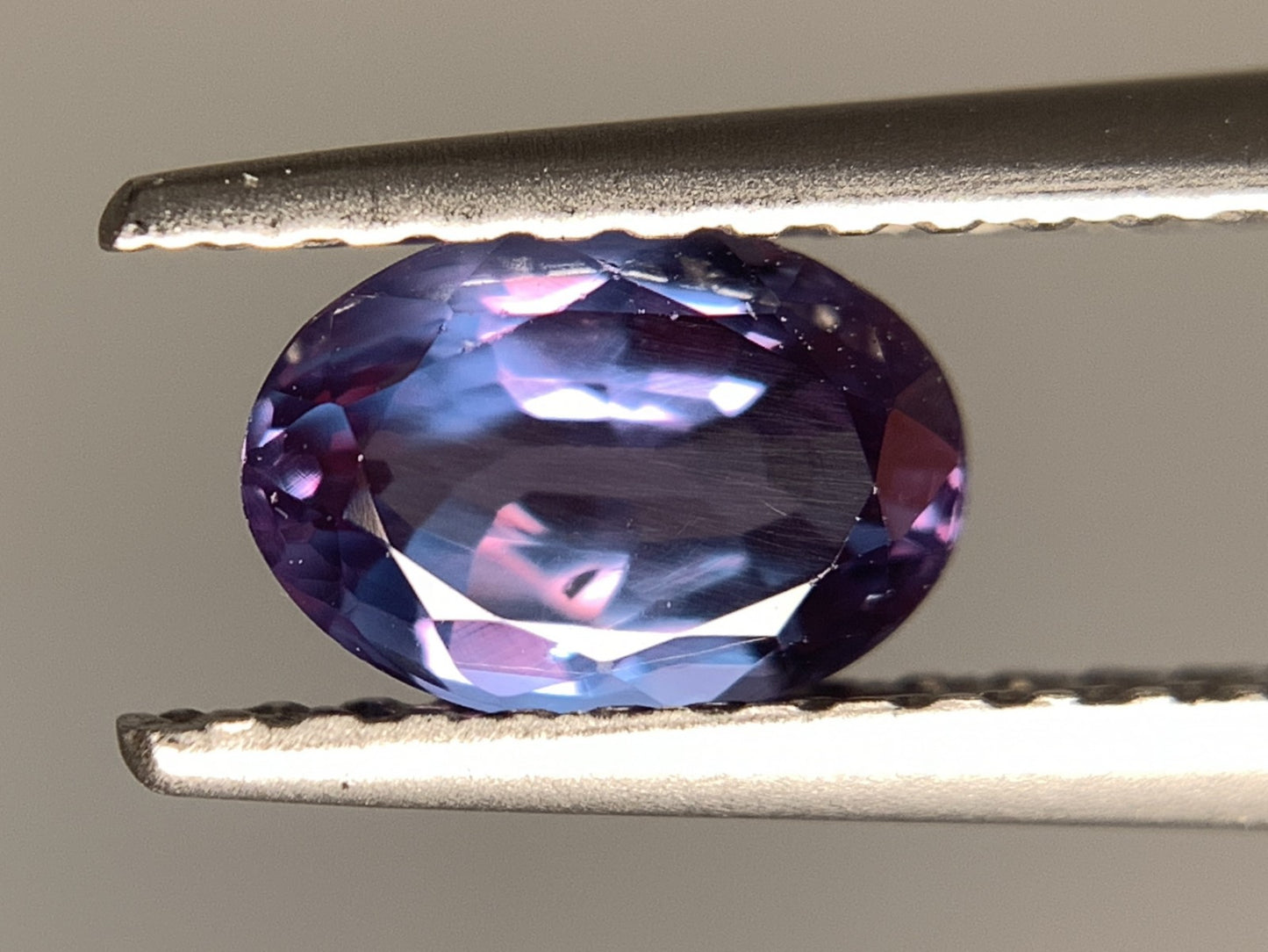 アレキサンドライト 天然 0.882ct 中央宝石ソーティング付き 6.58㎜×4.60㎜×3.31㎜ ルース（ 裸石 ） 6923Y