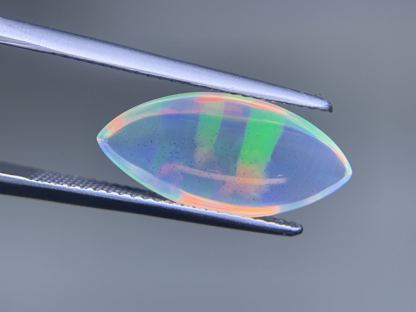 オパール 2.933ct 宝石ソーティング付き  18.0㎜×8.8㎜×3.9㎜  ルース（ 裸石 ） 3936Y