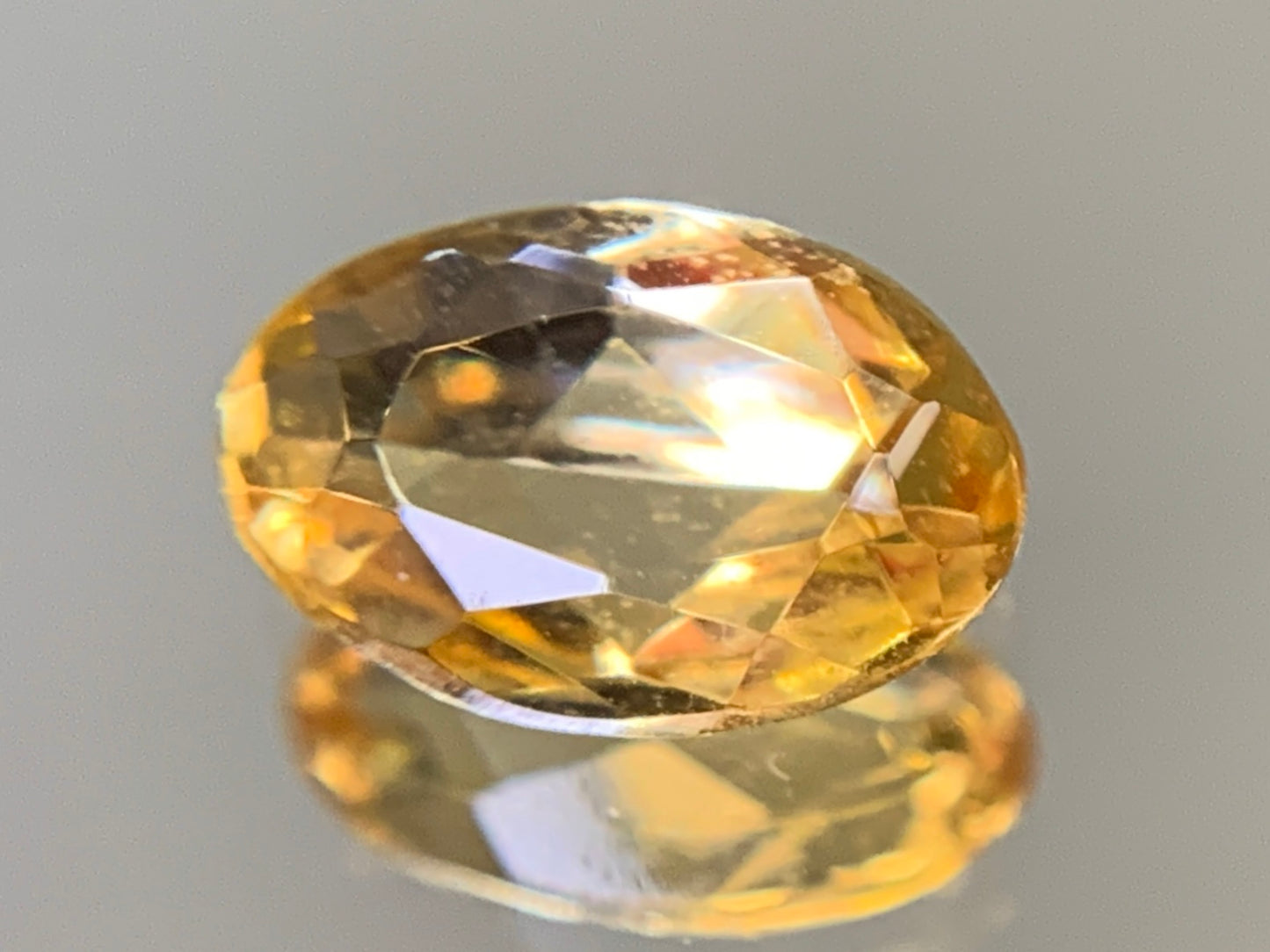 インペリアルトパーズ  1.018ct  中央宝石ソーティング付き  7.80㎜×5.17㎜×2.94㎜  ルース（ 裸石 ） 3064Y