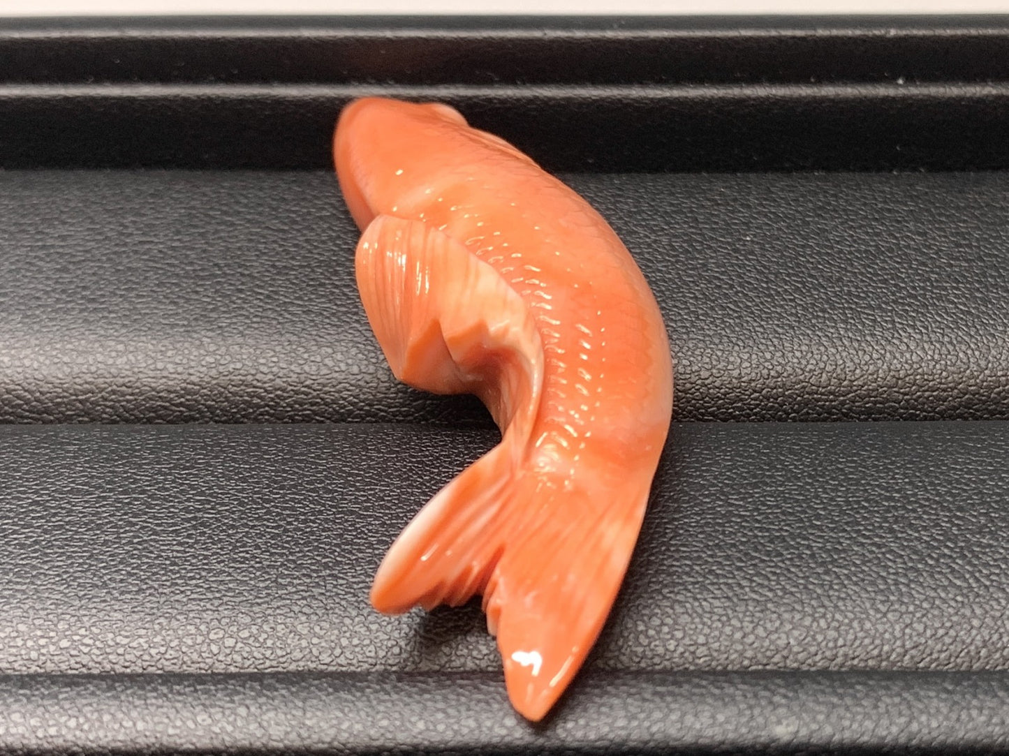 サンゴ　（さんご　珊瑚） 天然 81.40ct　宝石鑑別書付き 64.7㎜×20.0㎜×11.4㎜ ルース（ 裸石 ） 7160Y