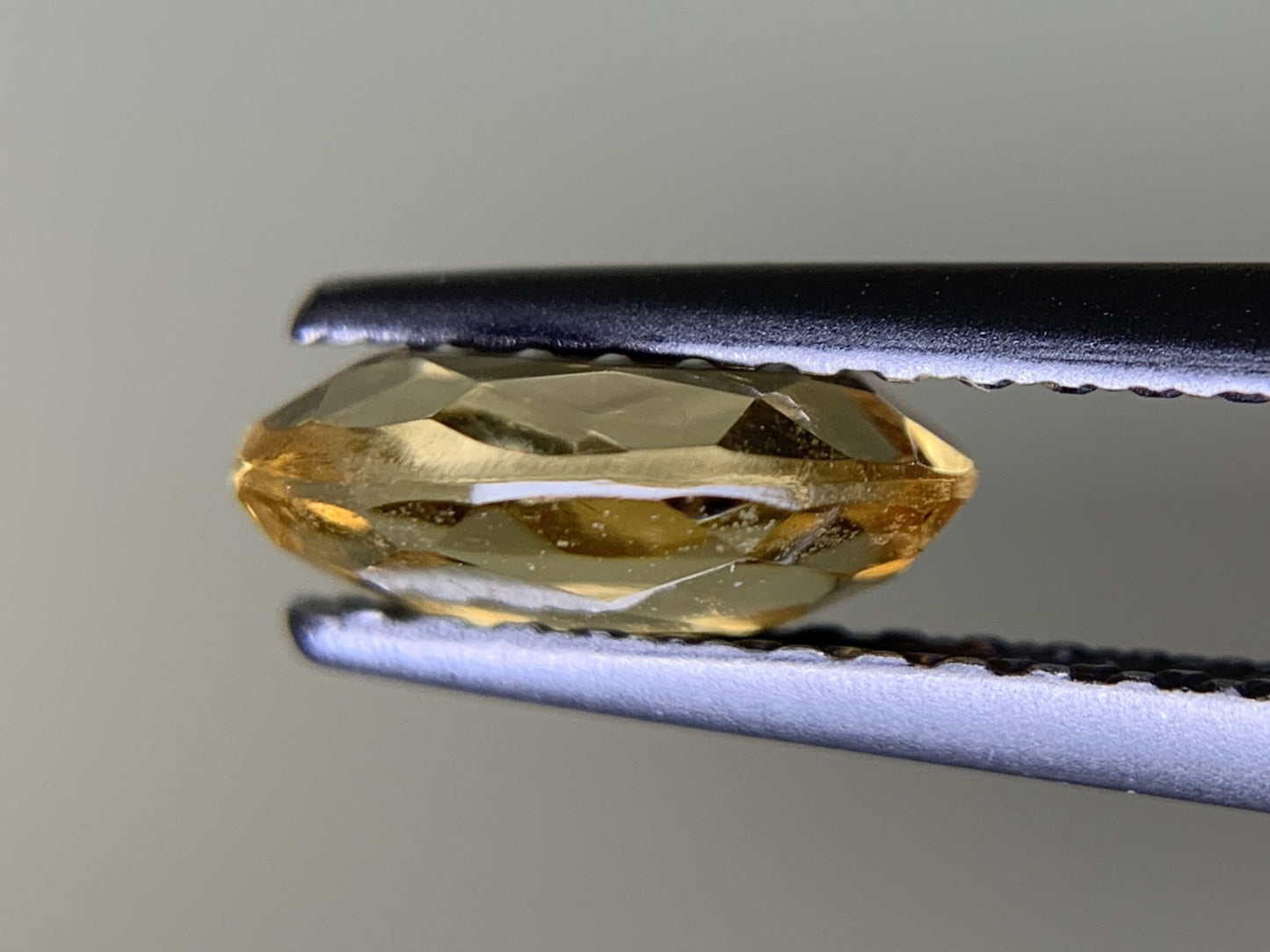 インペリアルトパーズ  1.018ct  中央宝石ソーティング付き  7.80㎜×5.17㎜×2.94㎜  ルース（ 裸石 ） 3064Y