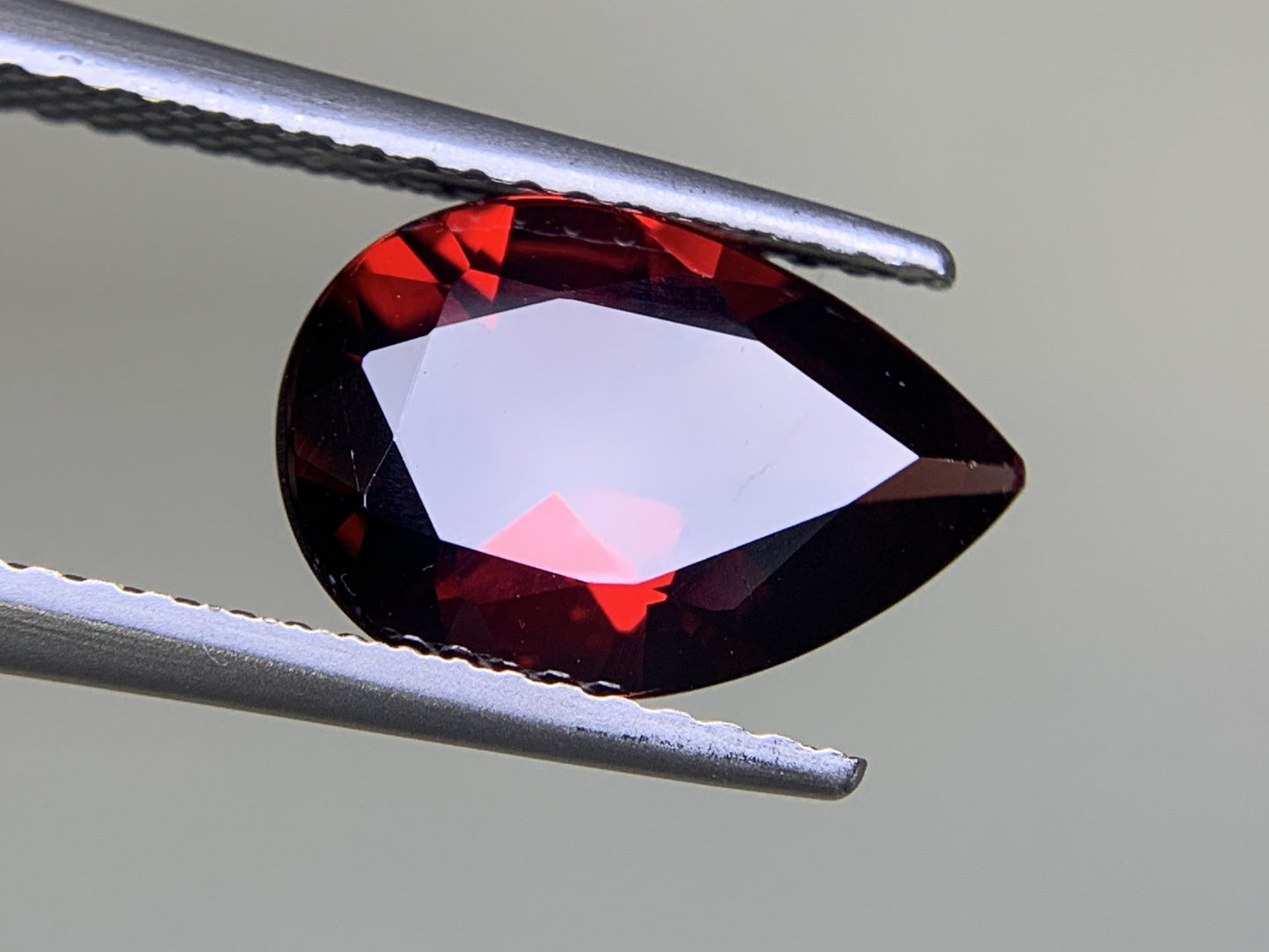 ガーネット 3.177ct  宝石ソーティング付き  12.0㎜×7.8㎜×4.6㎜　  ルース（ 裸石 ） 2048Y