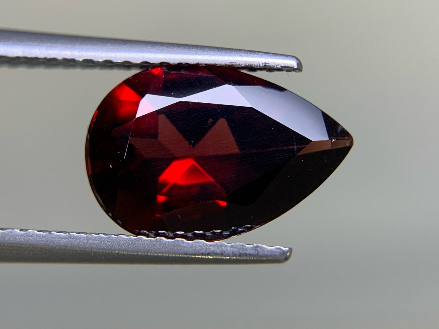 ガーネット 3.177ct  宝石ソーティング付き  12.0㎜×7.8㎜×4.6㎜　  ルース（ 裸石 ） 2048Y