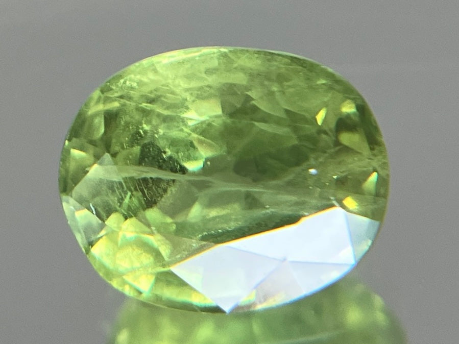 グリーンサファイア 1.848ct 宝石ソーティング付き 7.5㎜×6.1㎜×4.3㎜ 天然 ルース（ 裸石 ） 8321YY