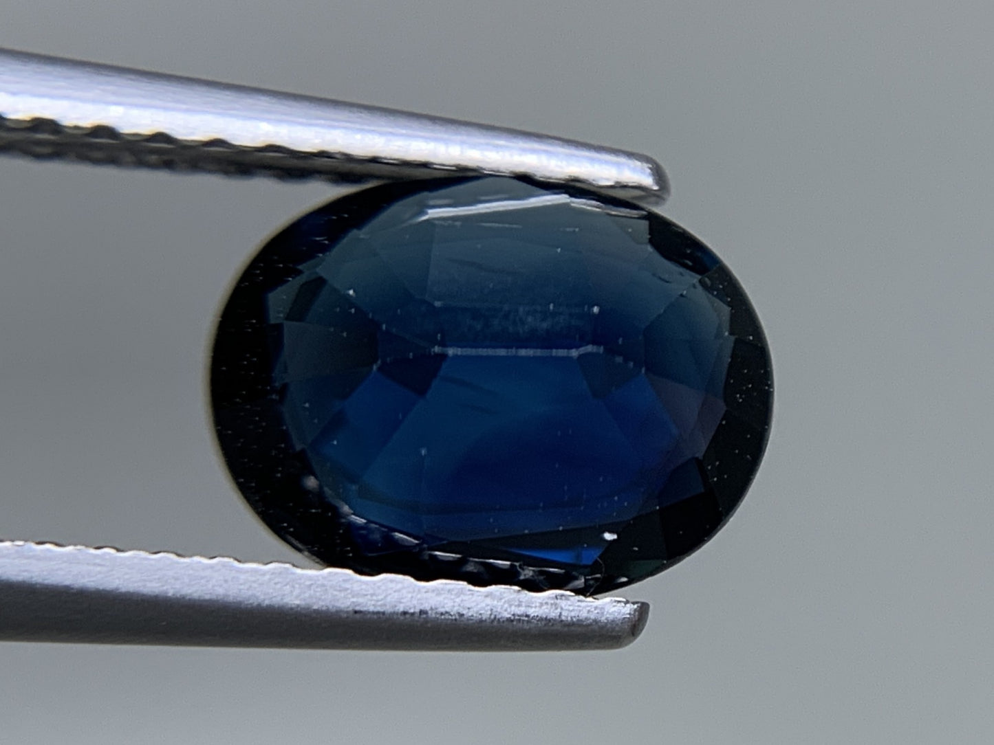 サファイア 天然 1.680ct 宝石ソーティング付き 8.5㎜×6.7㎜×3.1㎜ ルース（ 裸石 ） 8044Y