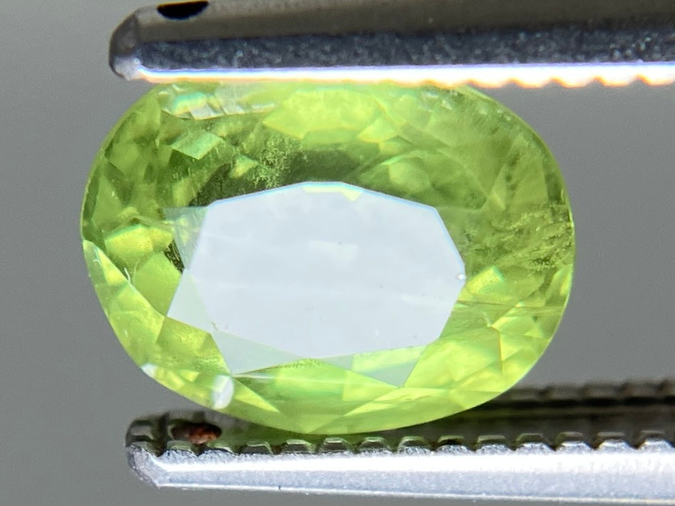 グリーンサファイア 1.848ct 宝石ソーティング付き 7.5㎜×6.1㎜×4.3㎜ 天然 ルース（ 裸石 ） 8321YY