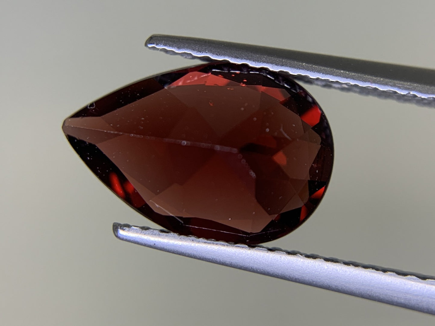 ガーネット 3.177ct  宝石ソーティング付き  12.0㎜×7.8㎜×4.6㎜　  ルース（ 裸石 ） 2048Y