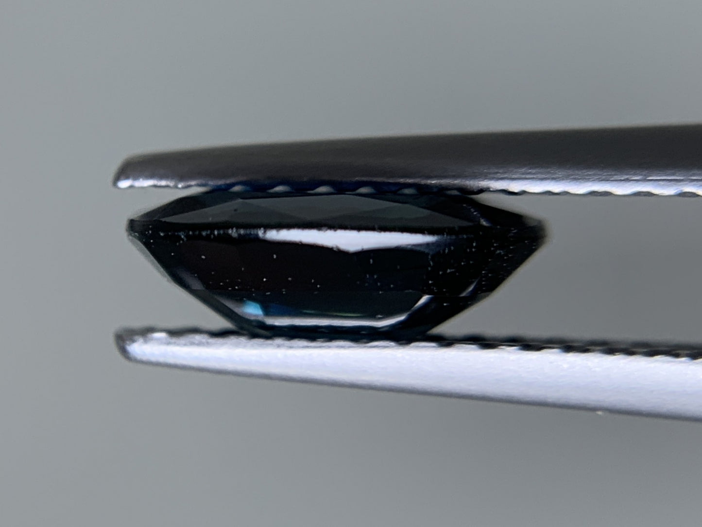 サファイア 天然 1.680ct 宝石ソーティング付き 8.5㎜×6.7㎜×3.1㎜ ルース（ 裸石 ） 8044Y